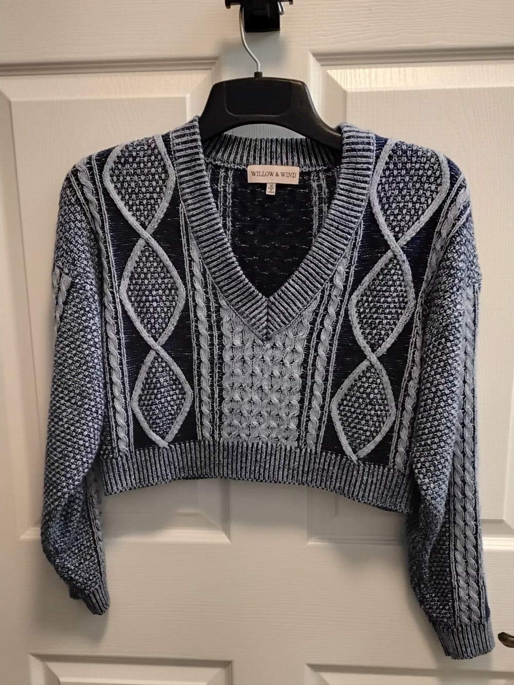 Willow‎ & Wind Navy and Light Blue V-Neck Cropped Cable Knit Sweater SIZE M